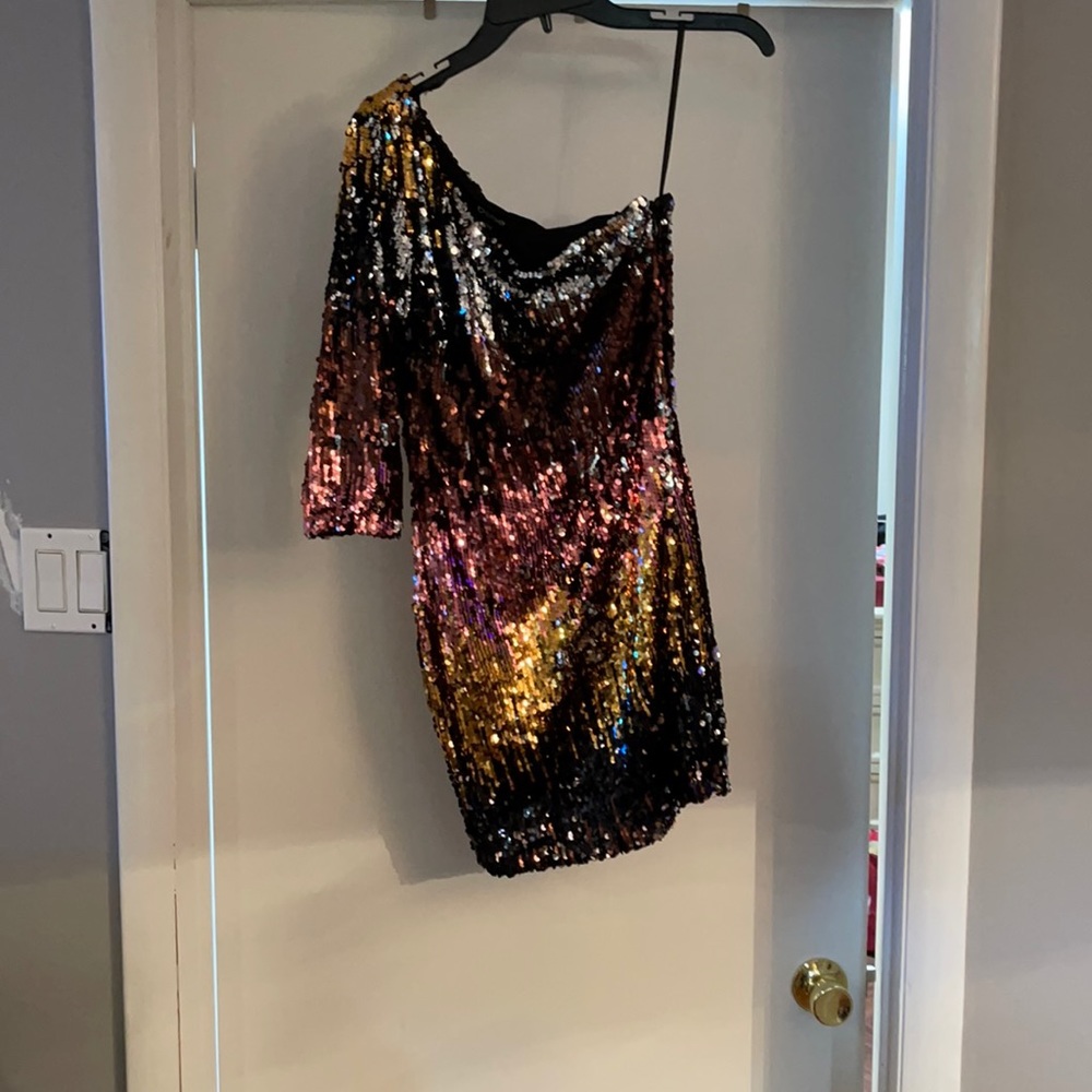 Bebe XS one shoulder sparkly dress